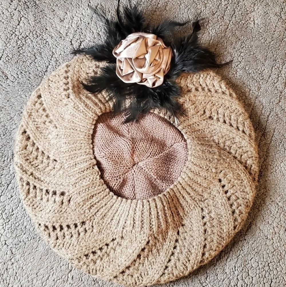NWOT Jamont Beige Crochet Beret with Feather and Satin Flower